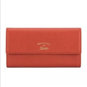 Gucci continental Swing wallet almost new RED